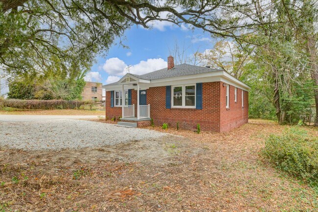 Building Photo - Fully Renovated 3-Bedroom Corner-Lot Gem Near Downtown Columbia & USC!