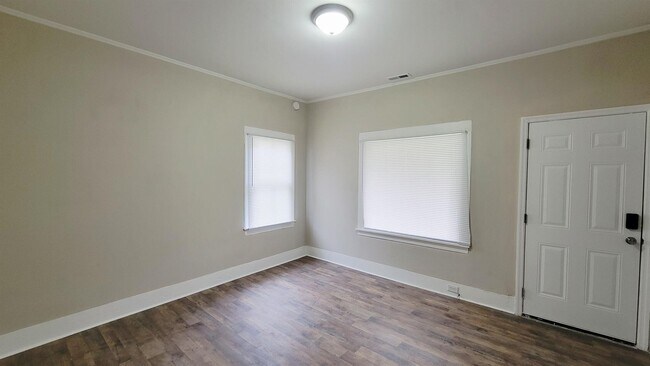 Building Photo - 1230 Tank Ct