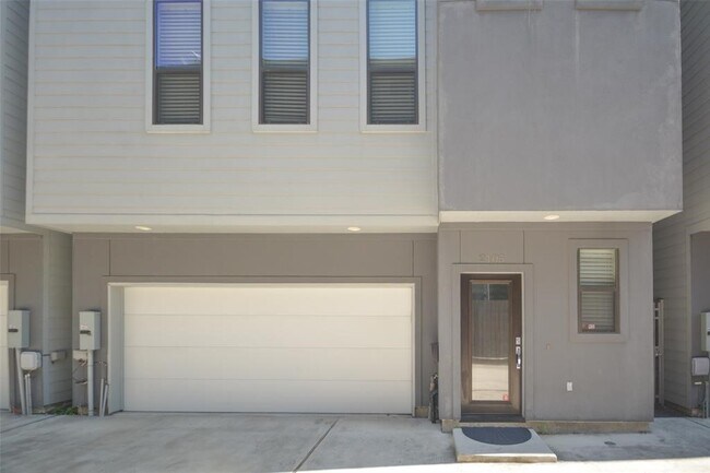 Building Photo - 2105 Hadley St