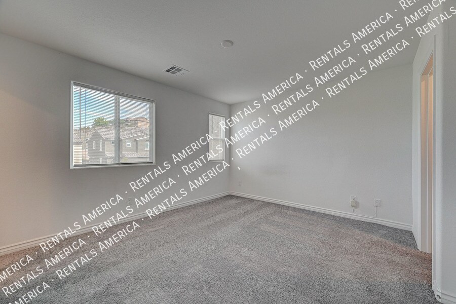 Building Photo - 374 Yellow Finch Ln
