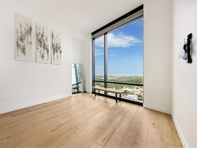 Building Photo - 70 Rainey St