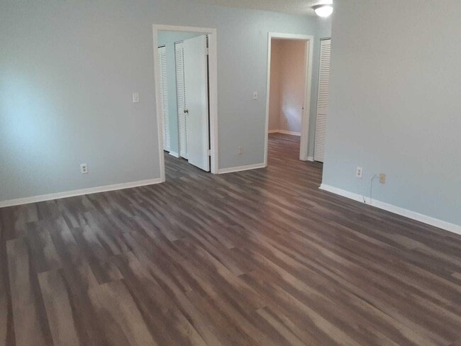 Building Photo - 4648 Summit Blvd