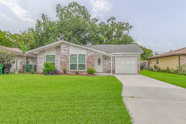 Building Photo - 5003 Denoron Dr