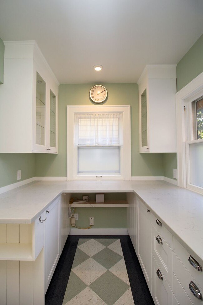 Building Photo - 2241 NE 33rd Ave