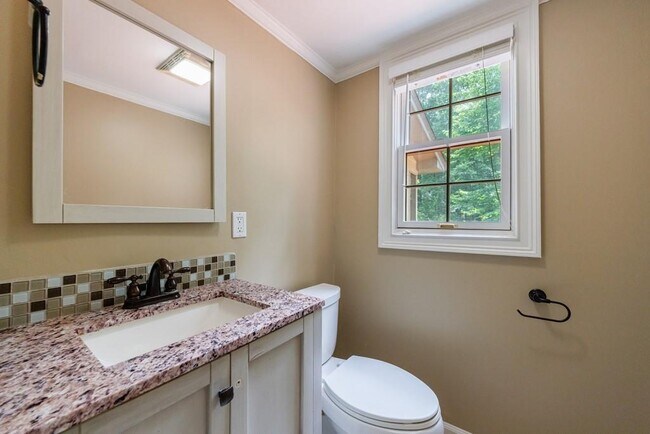 Building Photo - 10565 Shallowford Rd