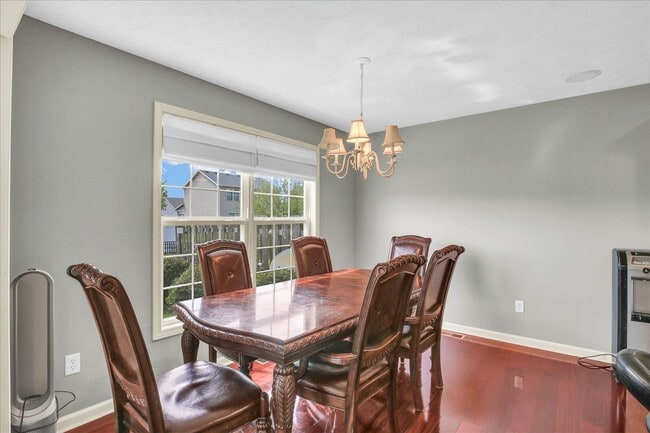 Building Photo - Updated 3 Bedroom Townhome in SW Champaign - Available 06/01/2026