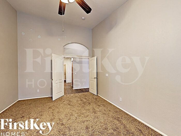 Building Photo - 8626 W Aster Dr