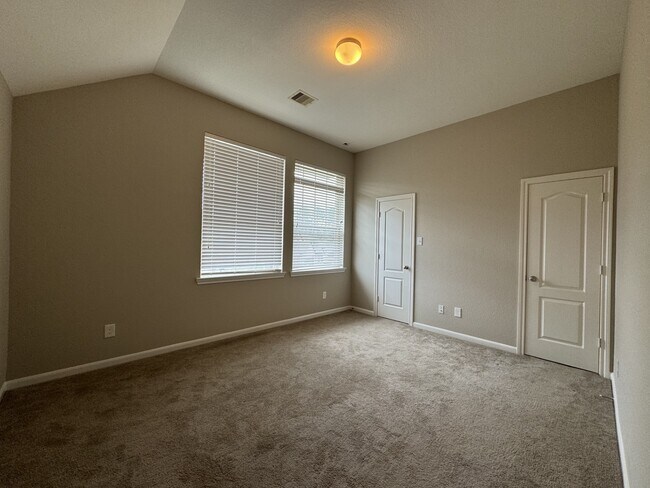 Building Photo - 197 Bloomhill Pl