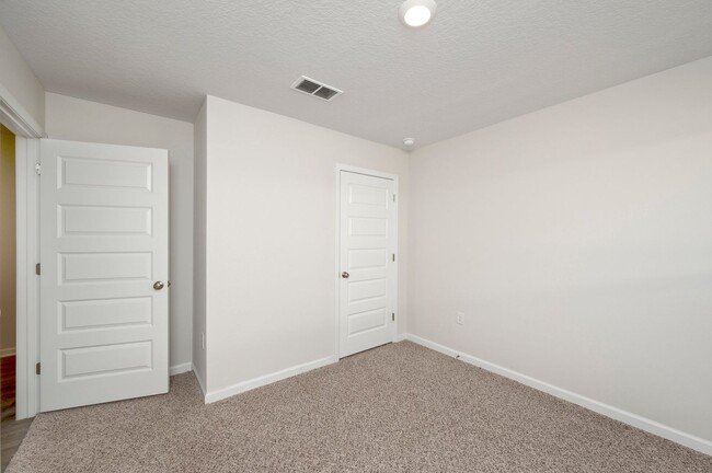 Building Photo - Home in Redstone Commons