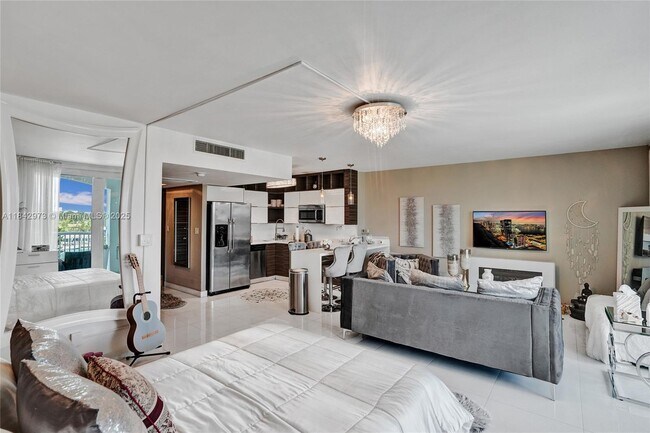 Building Photo - 5401 Collins Ave