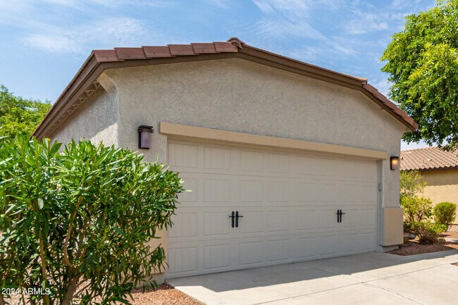 Building Photo - 10847 W Avenida Del Rey