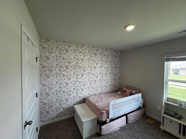 Building Photo - Beautiful 5 bedroom home available for rent