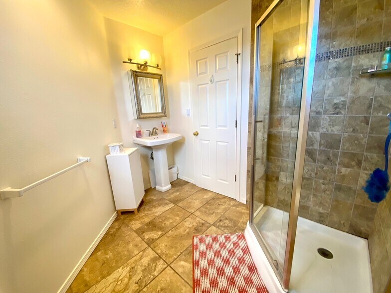 Building Photo - 6424 Saint Josephs Ave NW