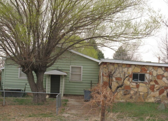Building Photo - 2 bedroom 1 bathroom