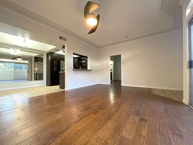 Building Photo - Spacious & Pet-Friendly 2-Bed Condo with P...