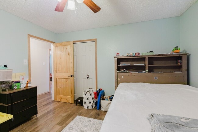 Building Photo - Spacious 3 Bedroom Home with Solar Panels and a Pool