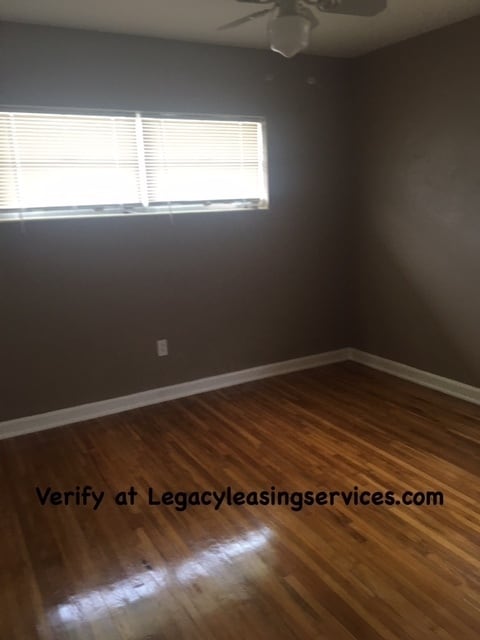 Building Photo - Remodeled 4/2 Home-Lawncare Included