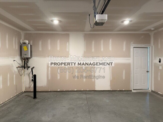 Building Photo - 2424 Limelight Ln