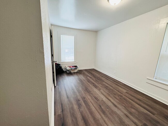 Building Photo - 2127 71st Ave