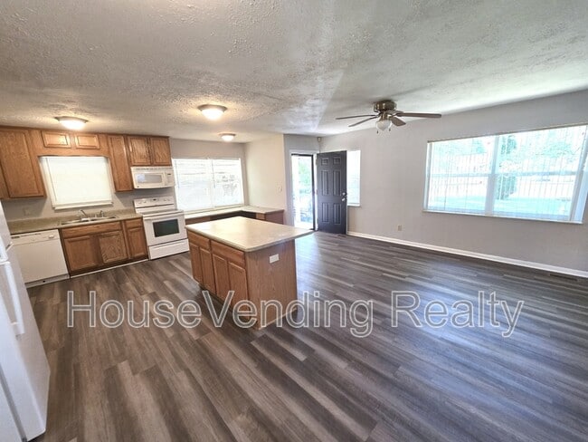 Building Photo - 2326 Grove St