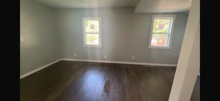 Building Photo - 2 bedrooms house completely remodeled