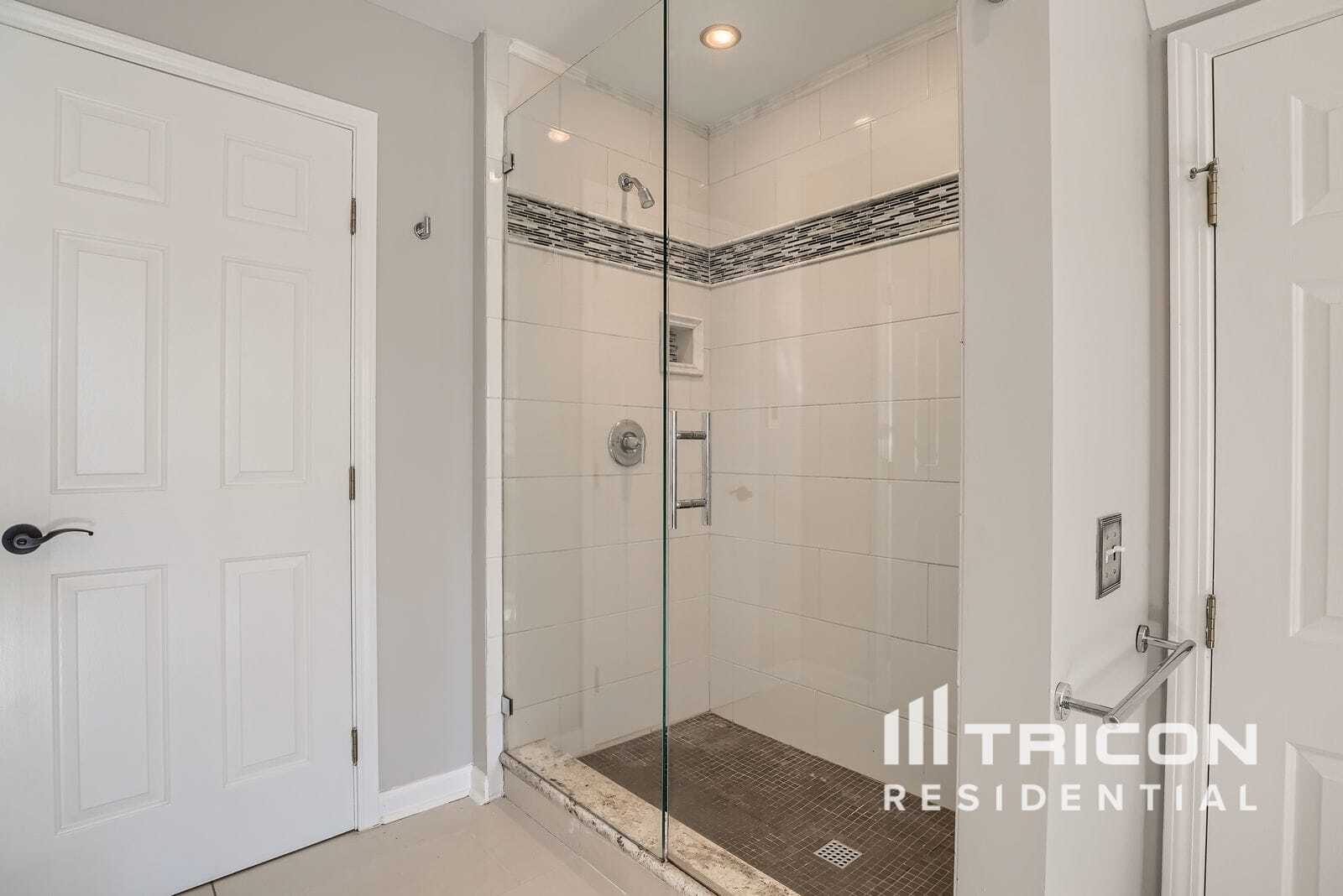 Building Photo - 15510 Robsart Ct