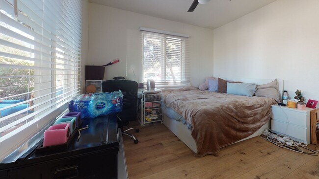 Building Photo - Corner lot on Mary Lane!