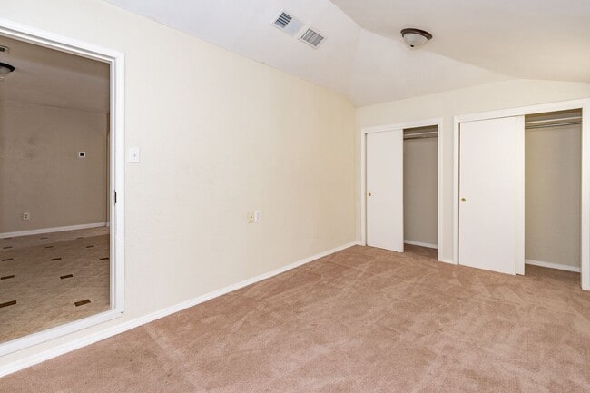 Building Photo - 2 bedroom home for lease!