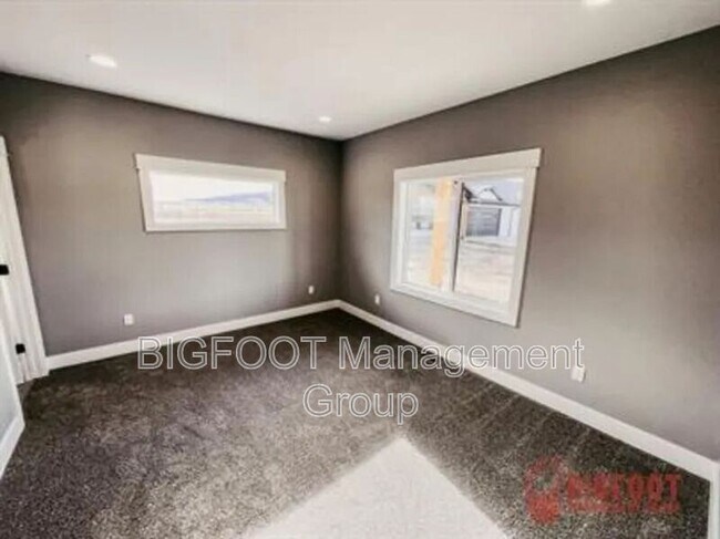 Building Photo - 3995 Lucas Ct