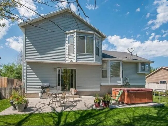 Building Photo - 5 Bedroom/3 Bathroom Home in West Valley City