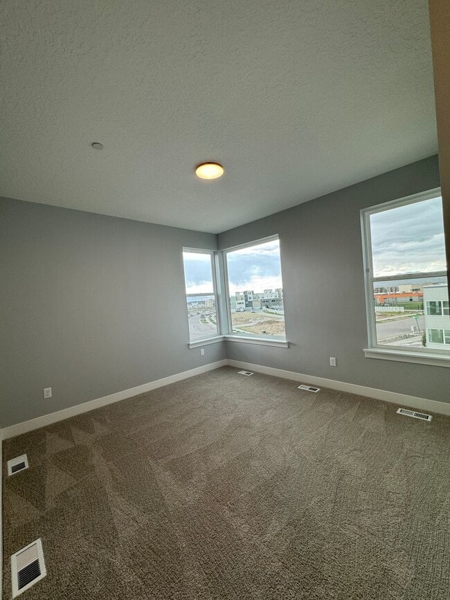 Building Photo - Brand new Townhome in Daybreak!