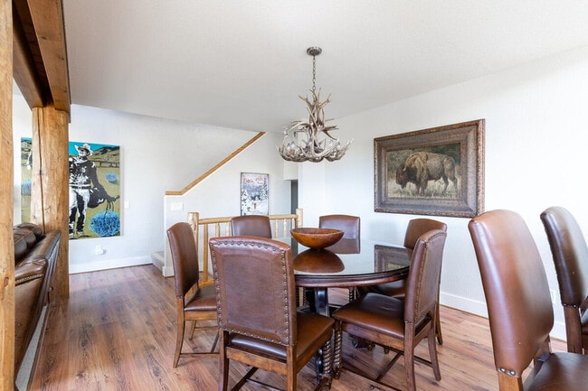 Building Photo - 4 Lower Saddle Ridge Rd