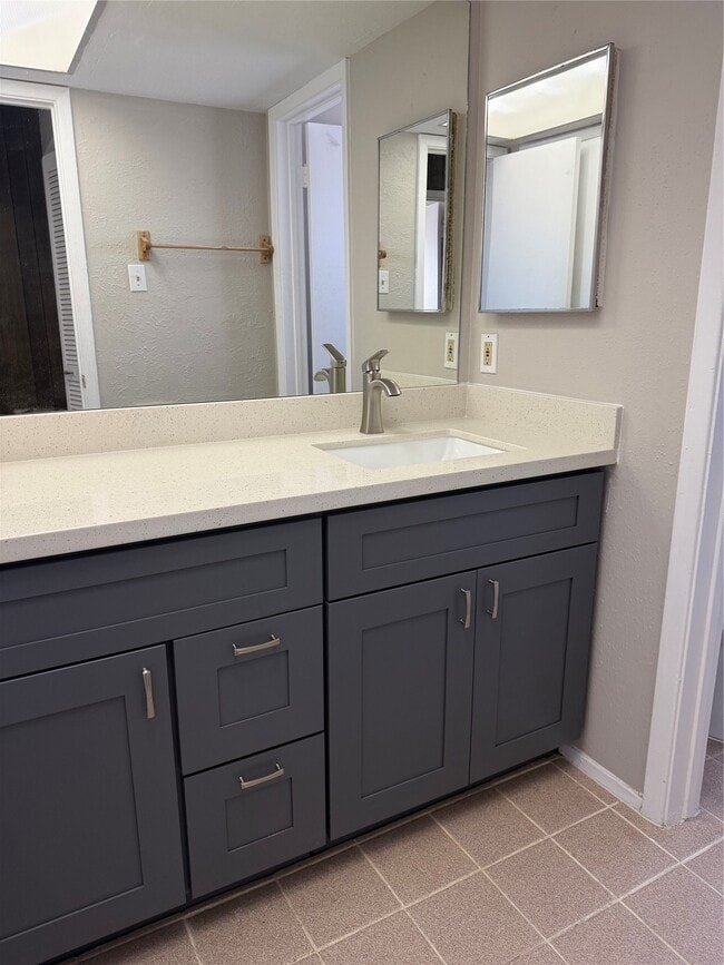 Building Photo - 6573 S Briar Bayou Dr