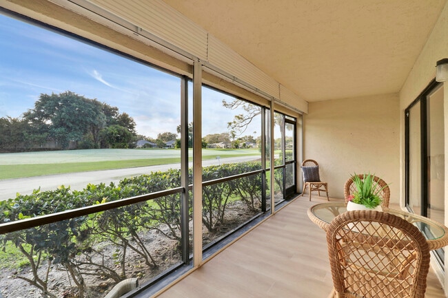 Building Photo - 1001 Pinecrest Cir
