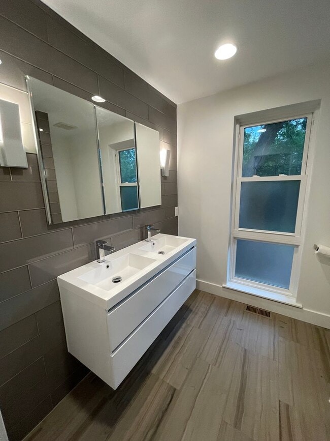 Building Photo - STUNNING Four Bedroom Ranch in Denver, CO-...