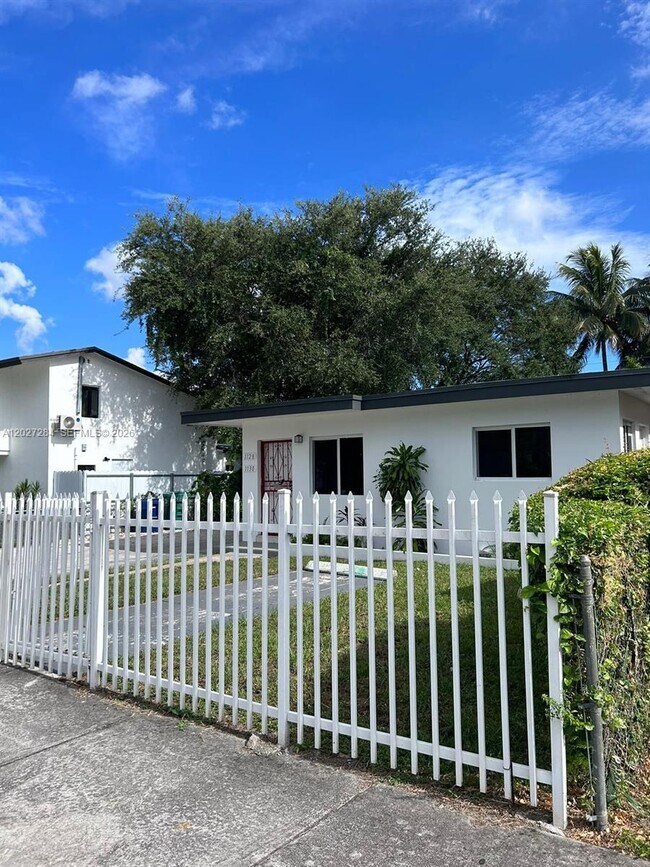 Building Photo - 1130 NW 76th St