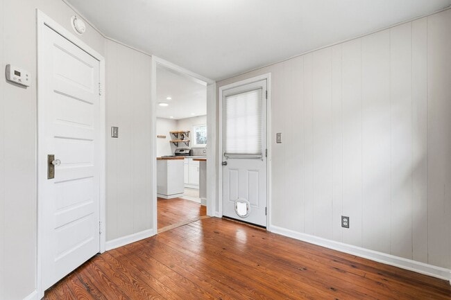 Building Photo - 2be/1ba House in the Heart Of Carrboro with Gym & Sauna