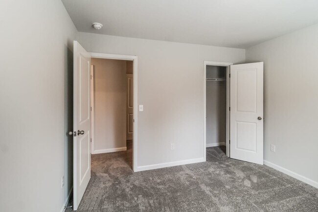 Building Photo - 238 Sunbury Way