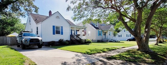 Building Photo - 1321 Calla Ave