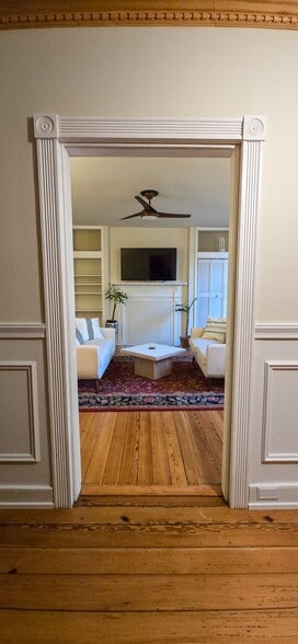 Building Photo - 209 W Clay St