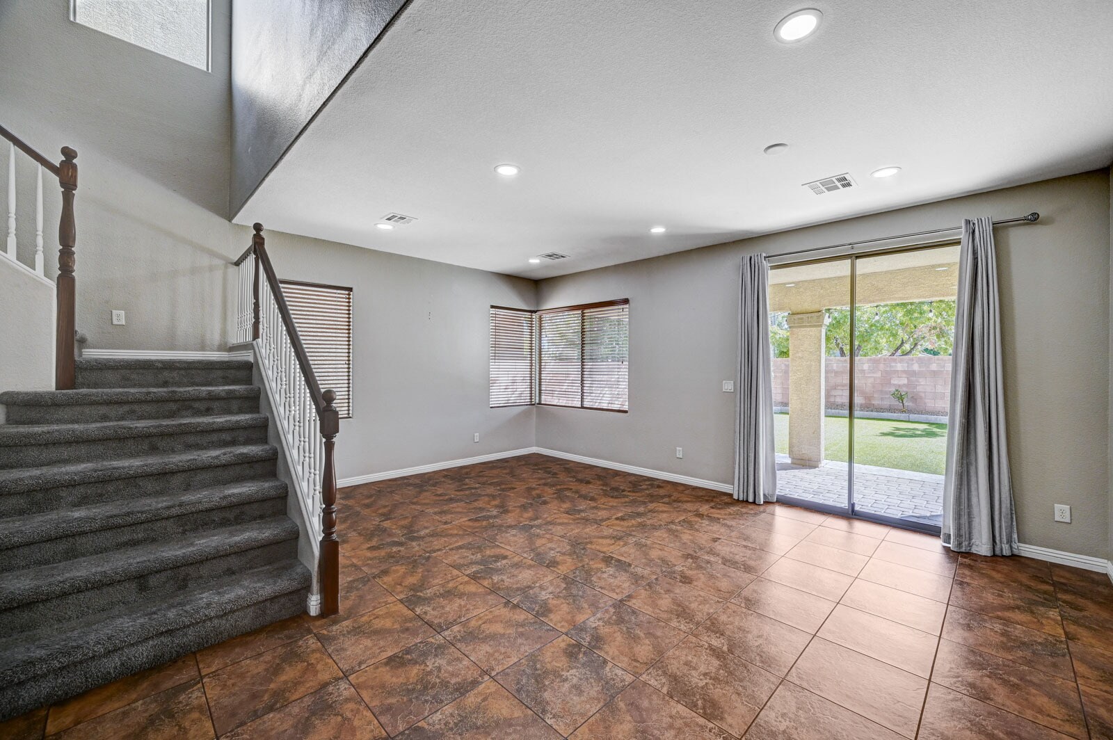 Building Photo - 8125 Chestnut Hollow Ave