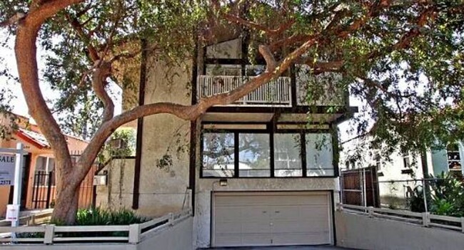 Primary Photo - Beautiful 2bed + 2bath Condo located on a ...