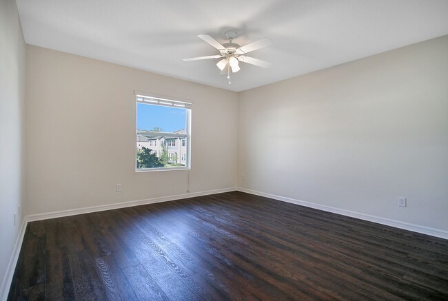 Building Photo - Spacious 3-Bdrm Townhome in Orlando's Gate...