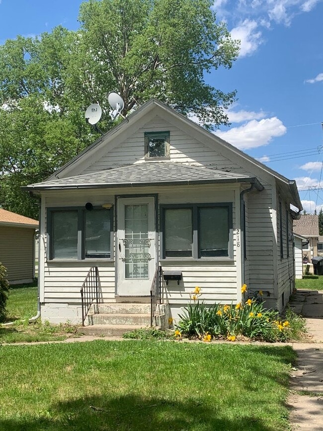 Building Photo - Cute 1 bedroom house! Located near Ta Ha Zouka Park!  Bonita casa de 1 dormitorio. ¡Ubicada cerca...