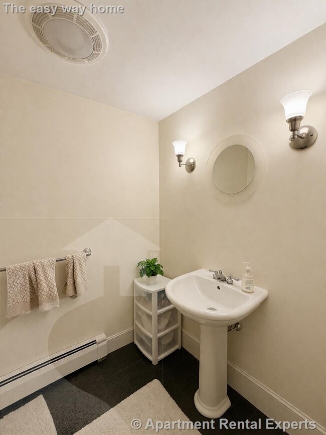 Building Photo - 24 Watson St