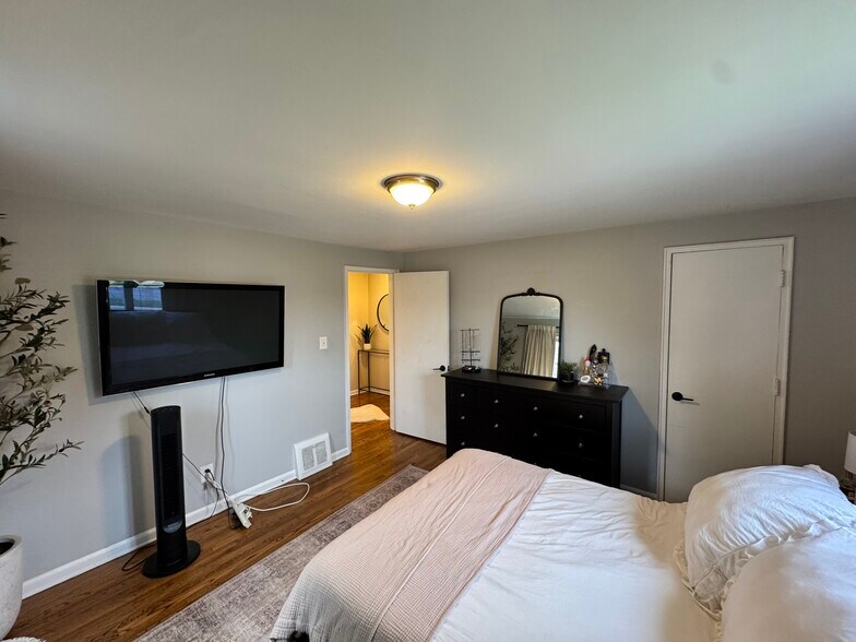 Bedroom 1 - 3324 Coolidge Hwy