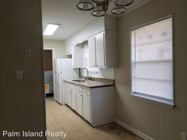 Building Photo - 3 br, 1.5 bath House - 8541 Pond Ave