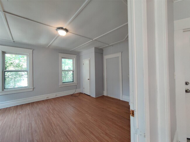 Building Photo - 85 N Hamilton St
