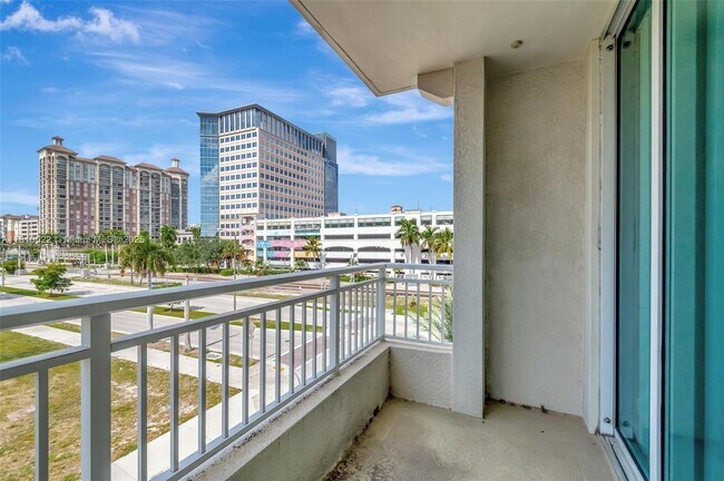 Building Photo - 480 Hibiscus St