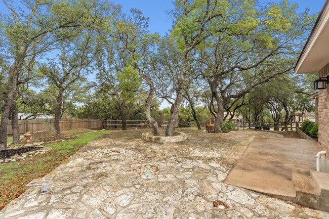 Building Photo - 900 Morgan Hill Dr